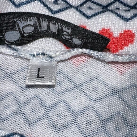 Camisa cute white sweater top with cute red and blue holiday designs. - Picture 10 of 11